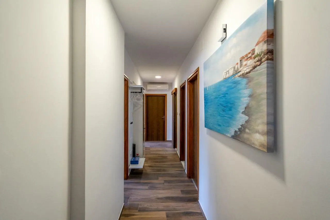 Split3 Apartment
